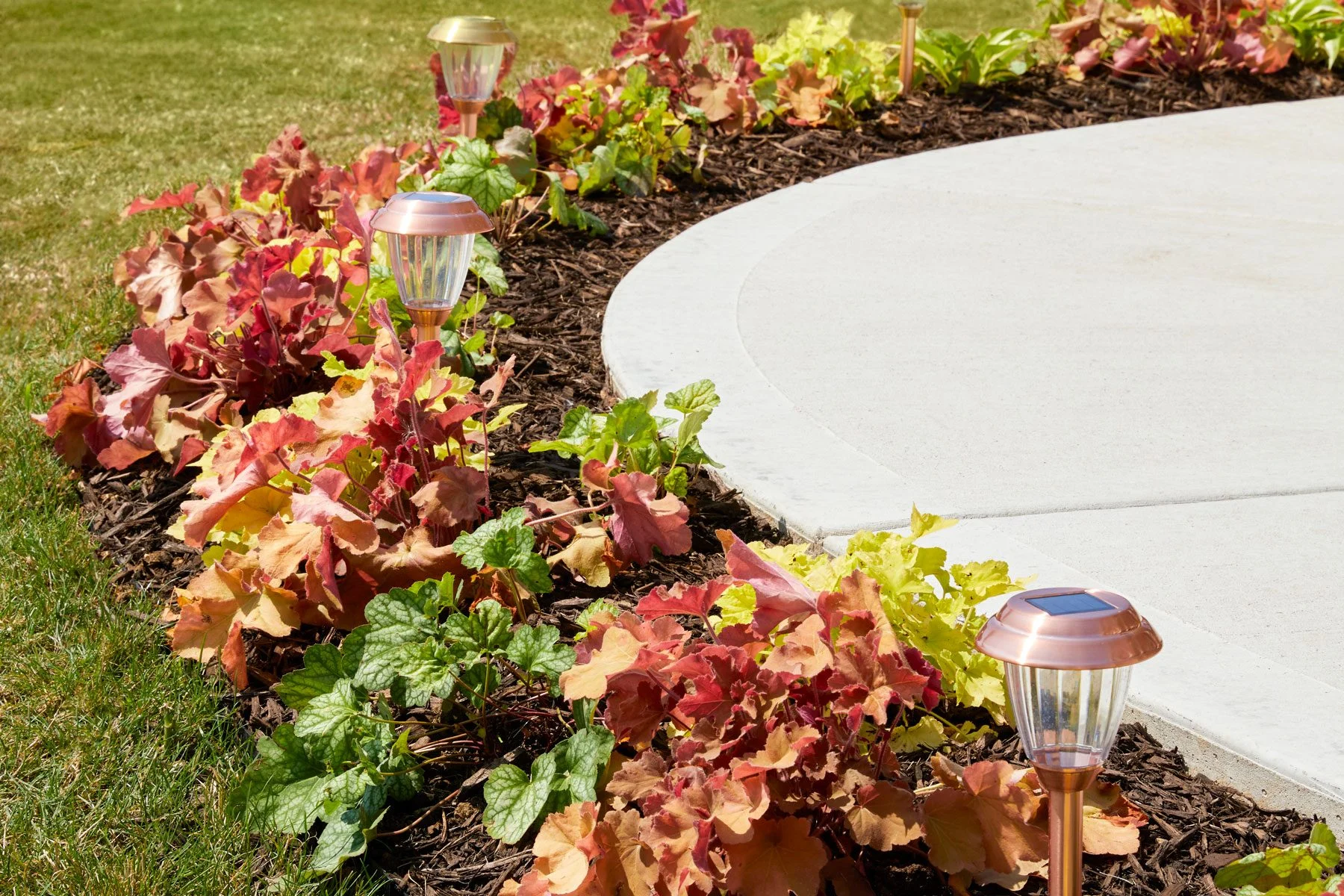 How To Edge a Flower Bed or Walkway FHM25 Curb Appeal Ledes Flower Bed EDge MD 07 26 24 5b FT
